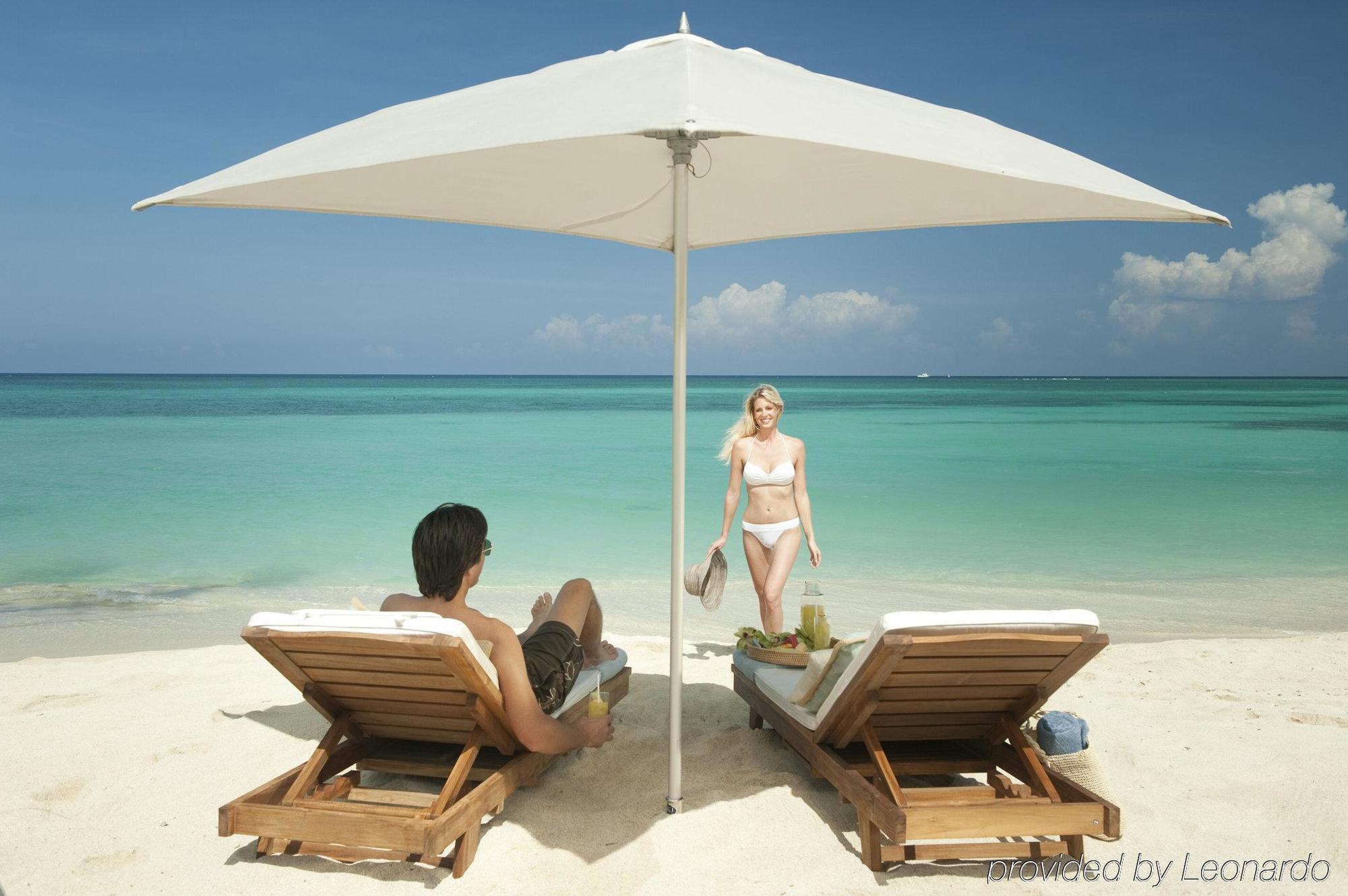 Sandals Inn All Inclusive - Couples Only (Adults Only) มอนเทโกเบย์ ภายนอก รูปภาพ