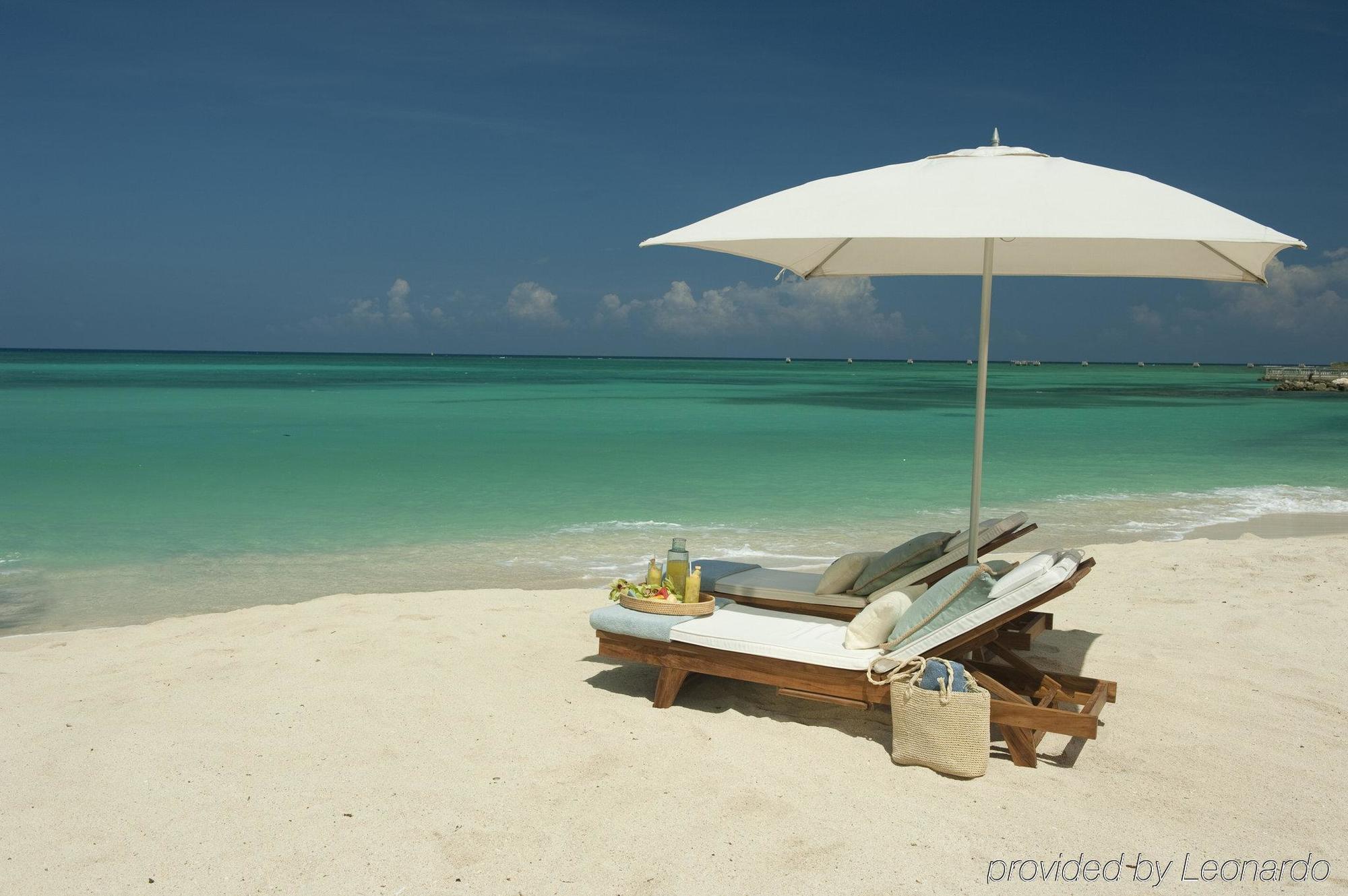 Sandals Inn All Inclusive - Couples Only (Adults Only) มอนเทโกเบย์ ภายนอก รูปภาพ