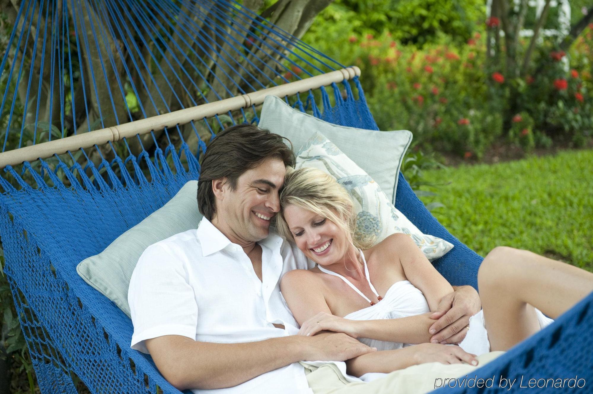 Sandals Inn All Inclusive - Couples Only (Adults Only) มอนเทโกเบย์ ภายนอก รูปภาพ