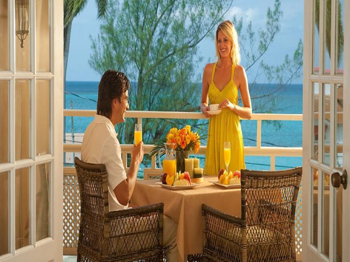 Sandals Inn All Inclusive - Couples Only (Adults Only) มอนเทโกเบย์ ภายนอก รูปภาพ