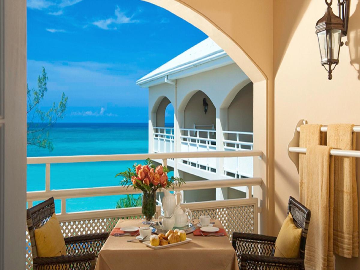 Sandals Inn All Inclusive - Couples Only (Adults Only) มอนเทโกเบย์ ภายนอก รูปภาพ