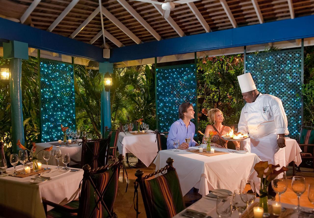 Sandals Inn All Inclusive - Couples Only (Adults Only) มอนเทโกเบย์ ภายนอก รูปภาพ