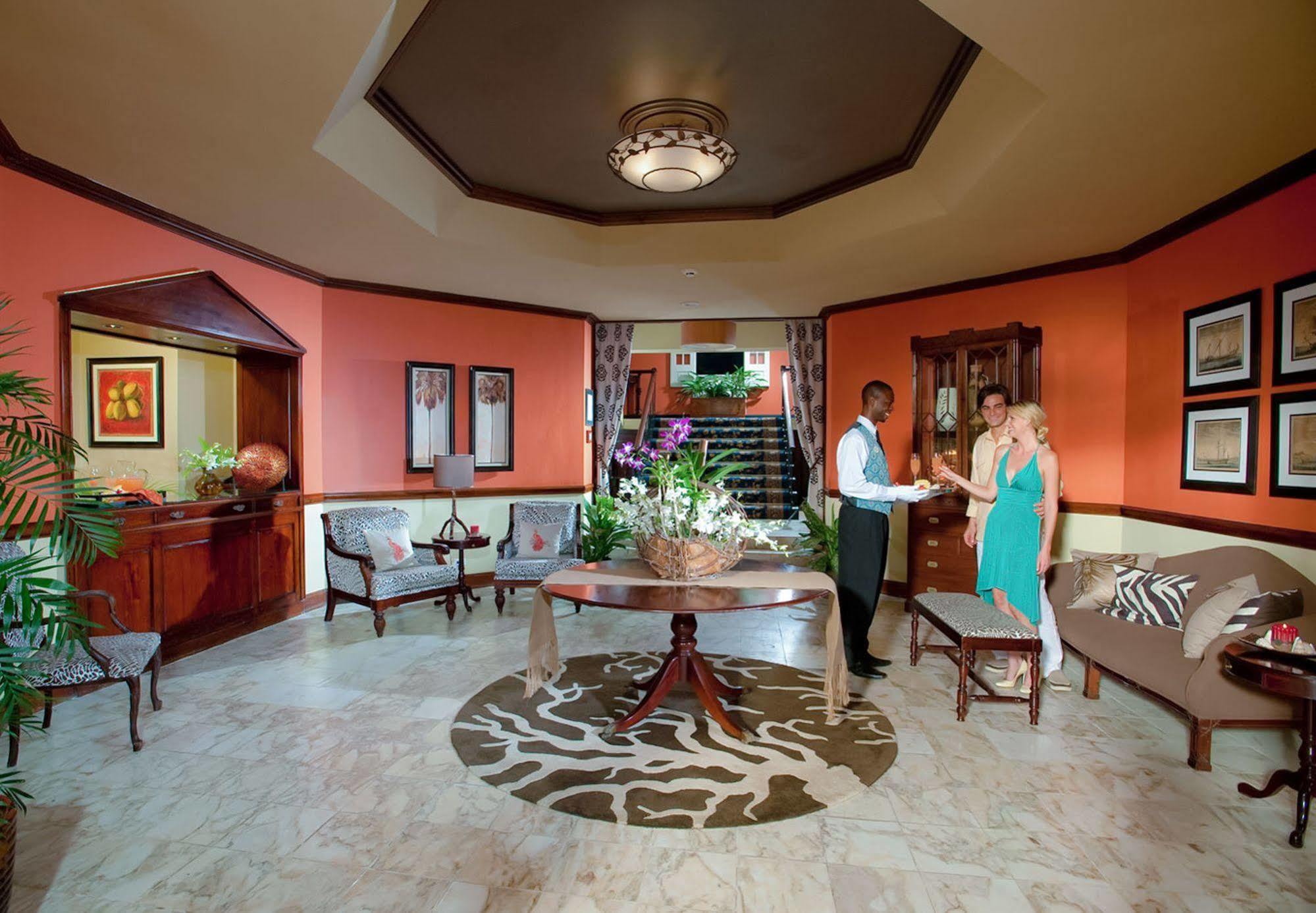 Sandals Inn All Inclusive - Couples Only (Adults Only) มอนเทโกเบย์ ภายนอก รูปภาพ