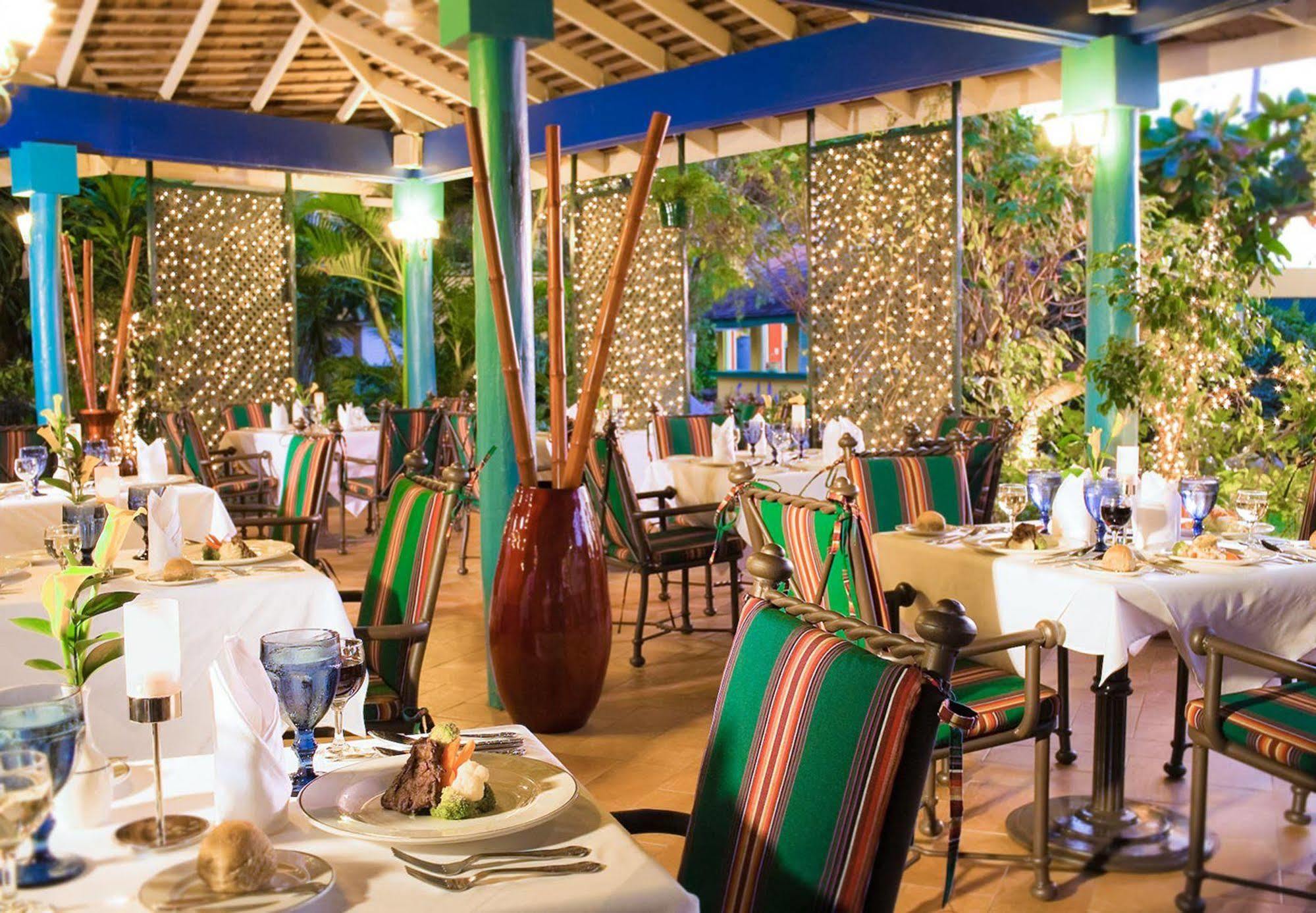 Sandals Inn All Inclusive - Couples Only (Adults Only) มอนเทโกเบย์ ภายนอก รูปภาพ