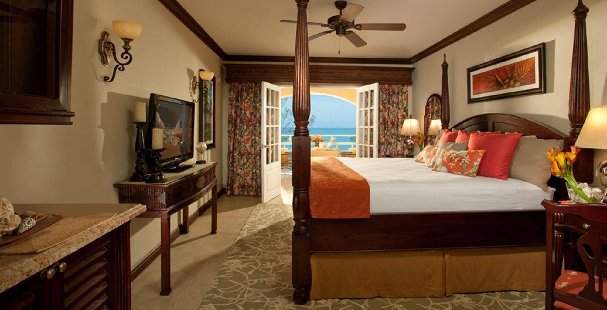 Sandals Inn All Inclusive - Couples Only (Adults Only) มอนเทโกเบย์ ภายนอก รูปภาพ