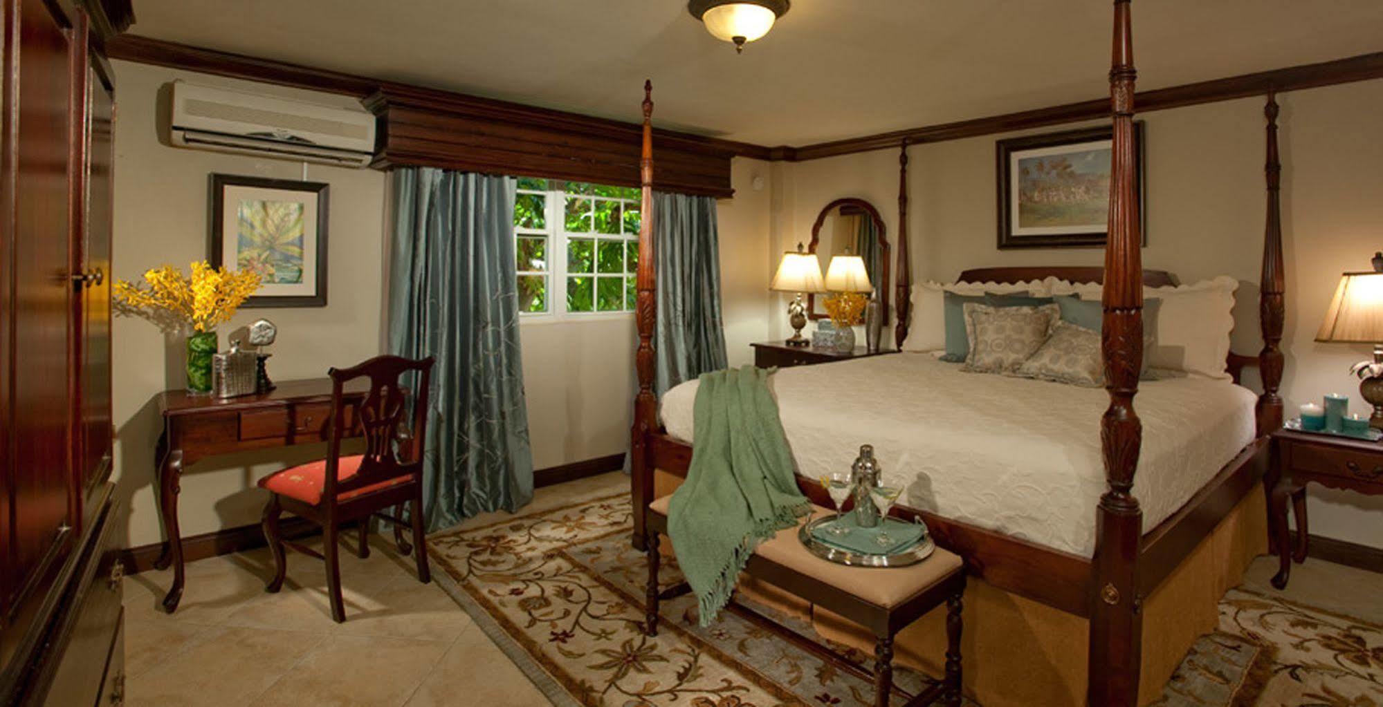 Sandals Inn All Inclusive - Couples Only (Adults Only) มอนเทโกเบย์ ภายนอก รูปภาพ