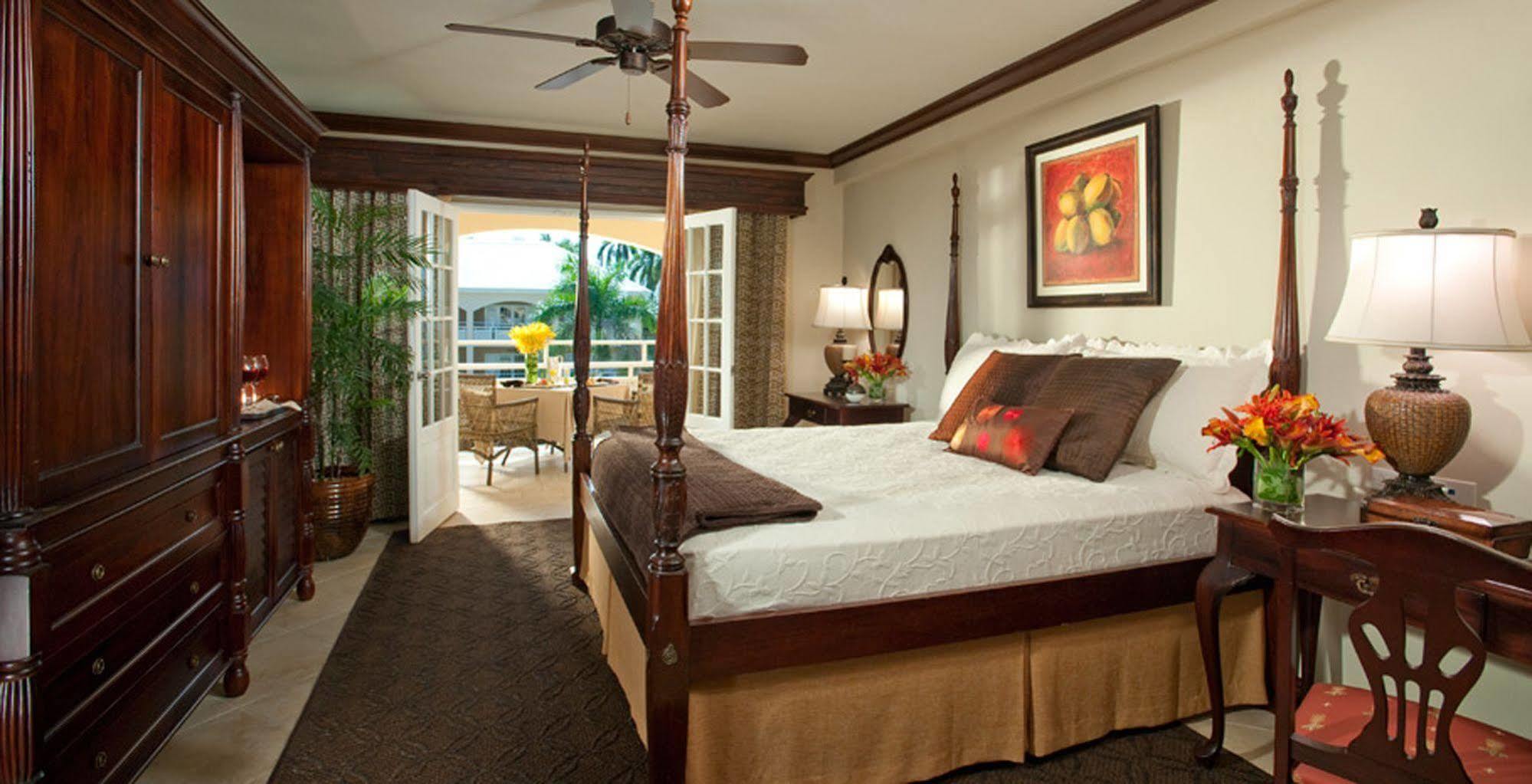 Sandals Inn All Inclusive - Couples Only (Adults Only) มอนเทโกเบย์ ภายนอก รูปภาพ