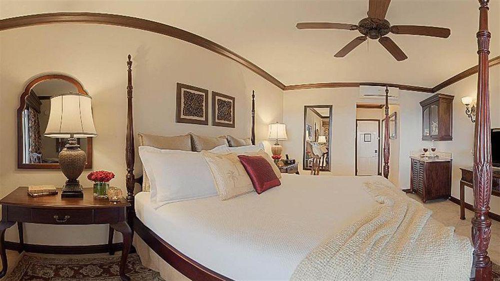 Sandals Inn All Inclusive - Couples Only (Adults Only) มอนเทโกเบย์ ภายนอก รูปภาพ