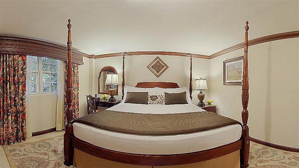 Sandals Inn All Inclusive - Couples Only (Adults Only) มอนเทโกเบย์ ภายนอก รูปภาพ